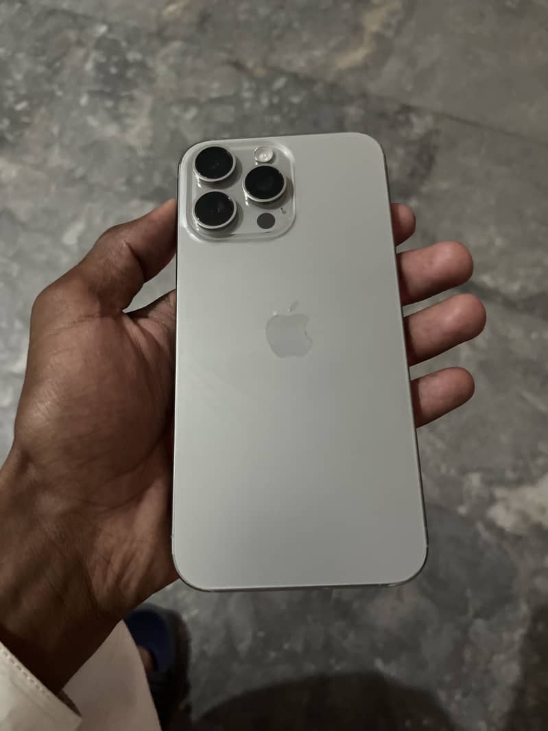 Apple iPhone 15 Pro Max 2