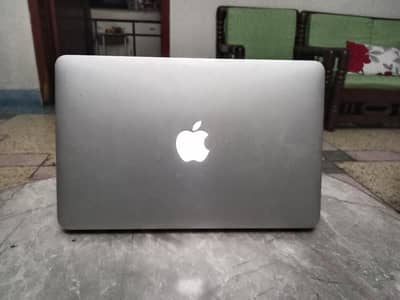 MacBook Air 2011 core i5 2nd gen paper slim