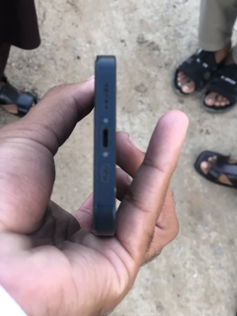 Apple iPhone 13 2