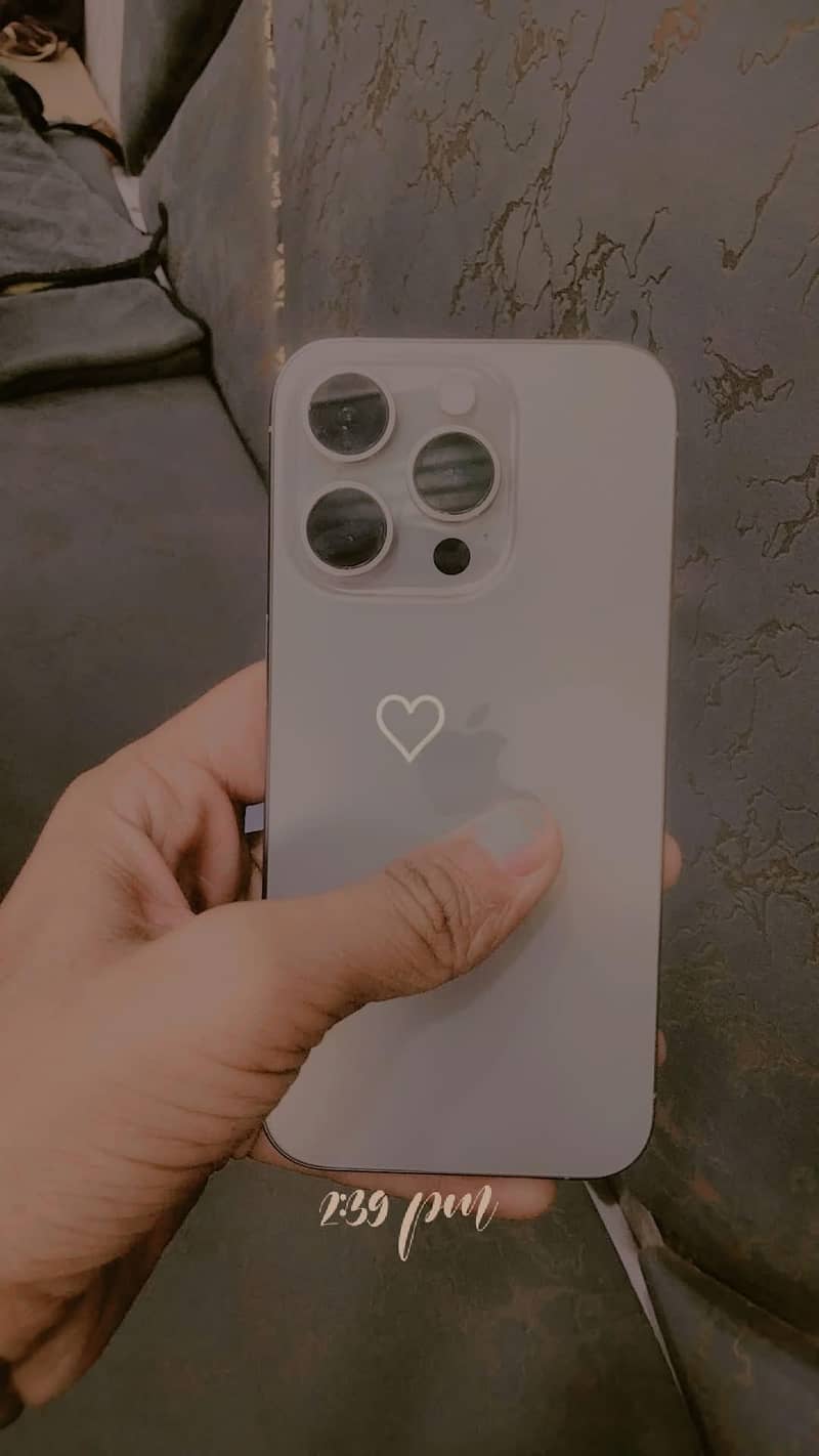 Apple iPhone 15 Pro 0