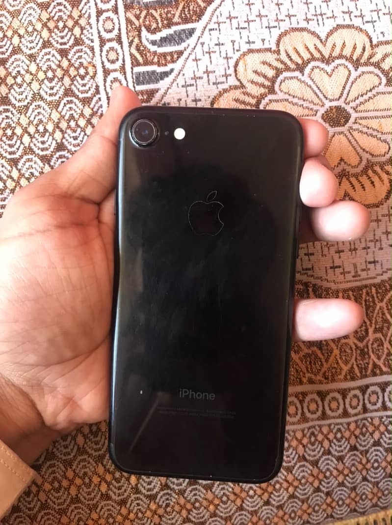 Apple iPhone 7 0