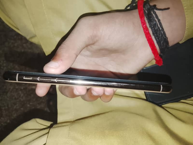 Apple iPhone XS 3