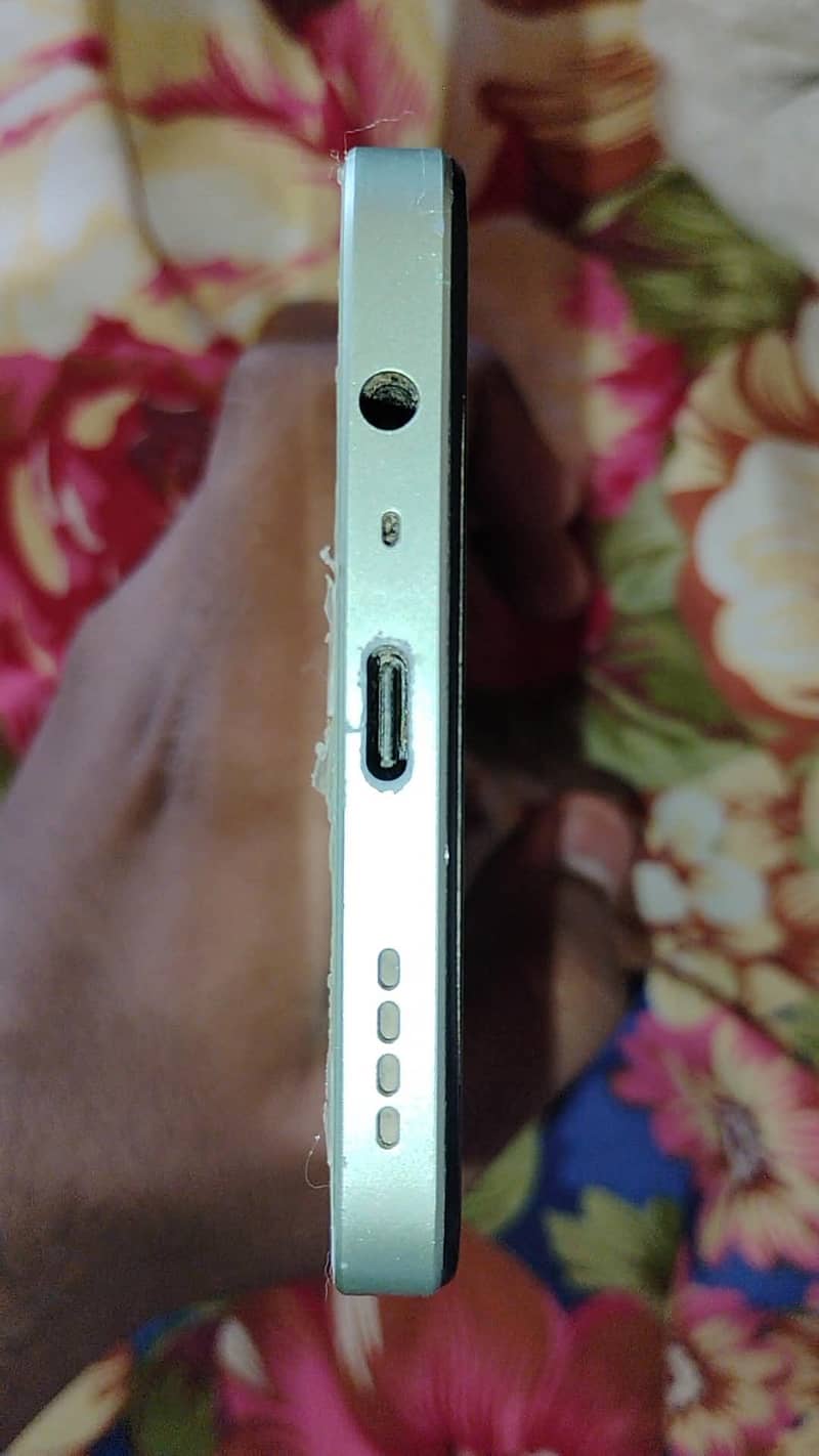 Realme C63 3