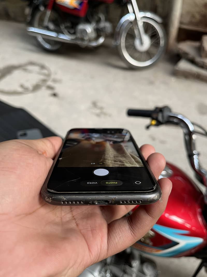 Apple iPhone 11 3