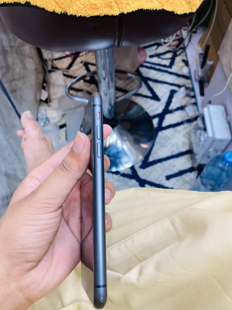 Apple iPhone 11 8