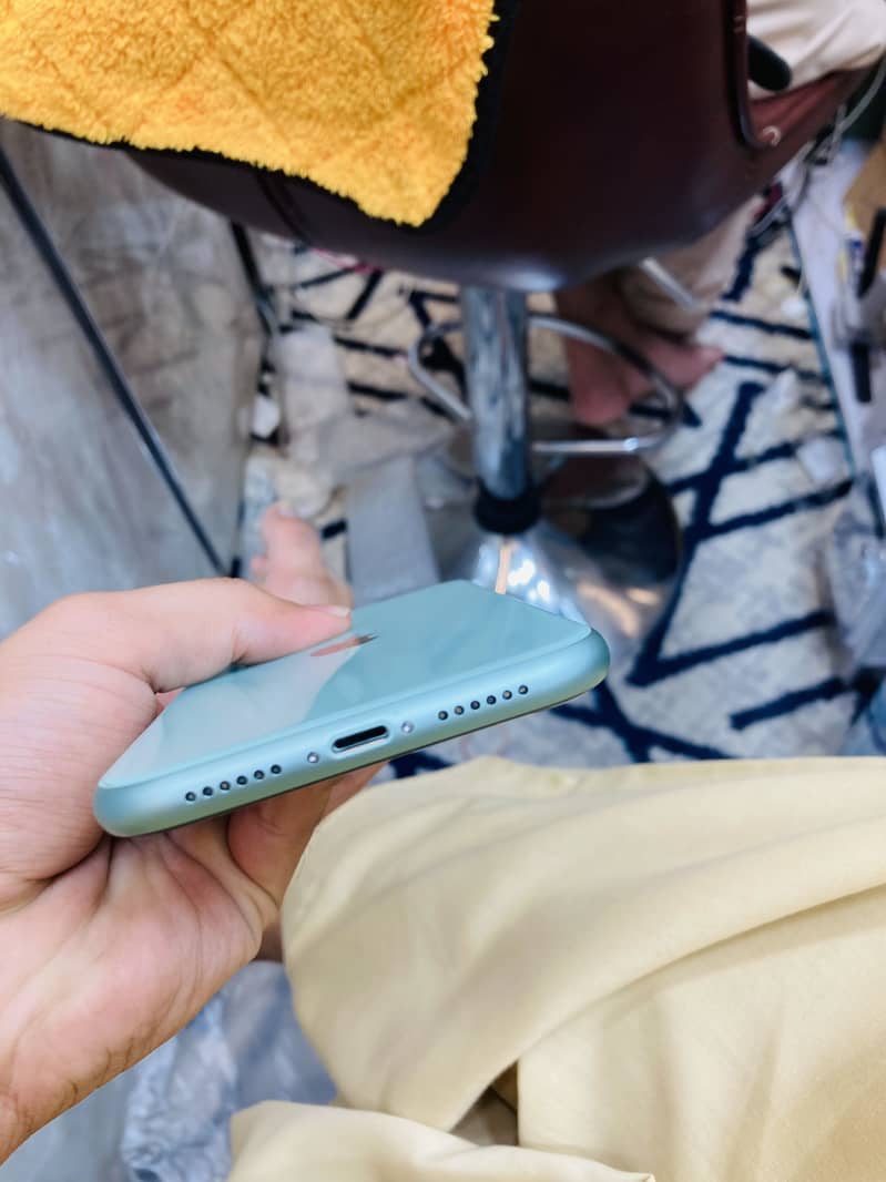 Apple iPhone 11 9