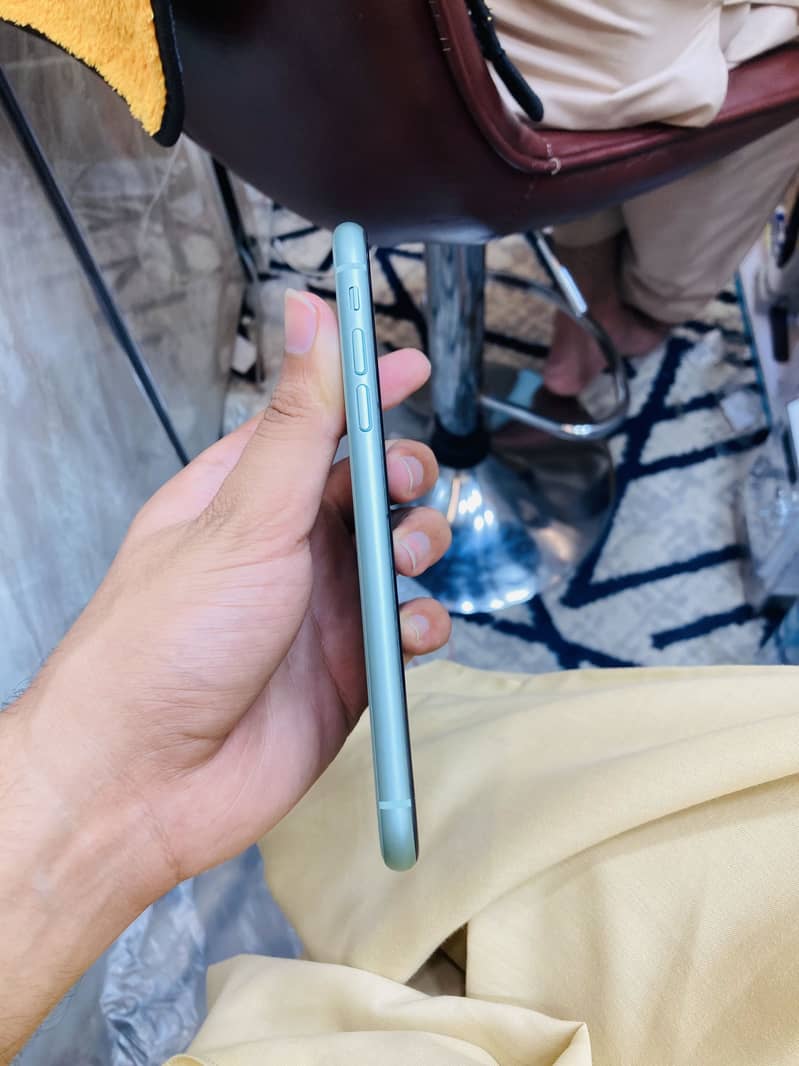 Apple iPhone 11 12
