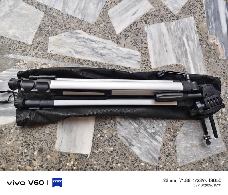 camera stand 0