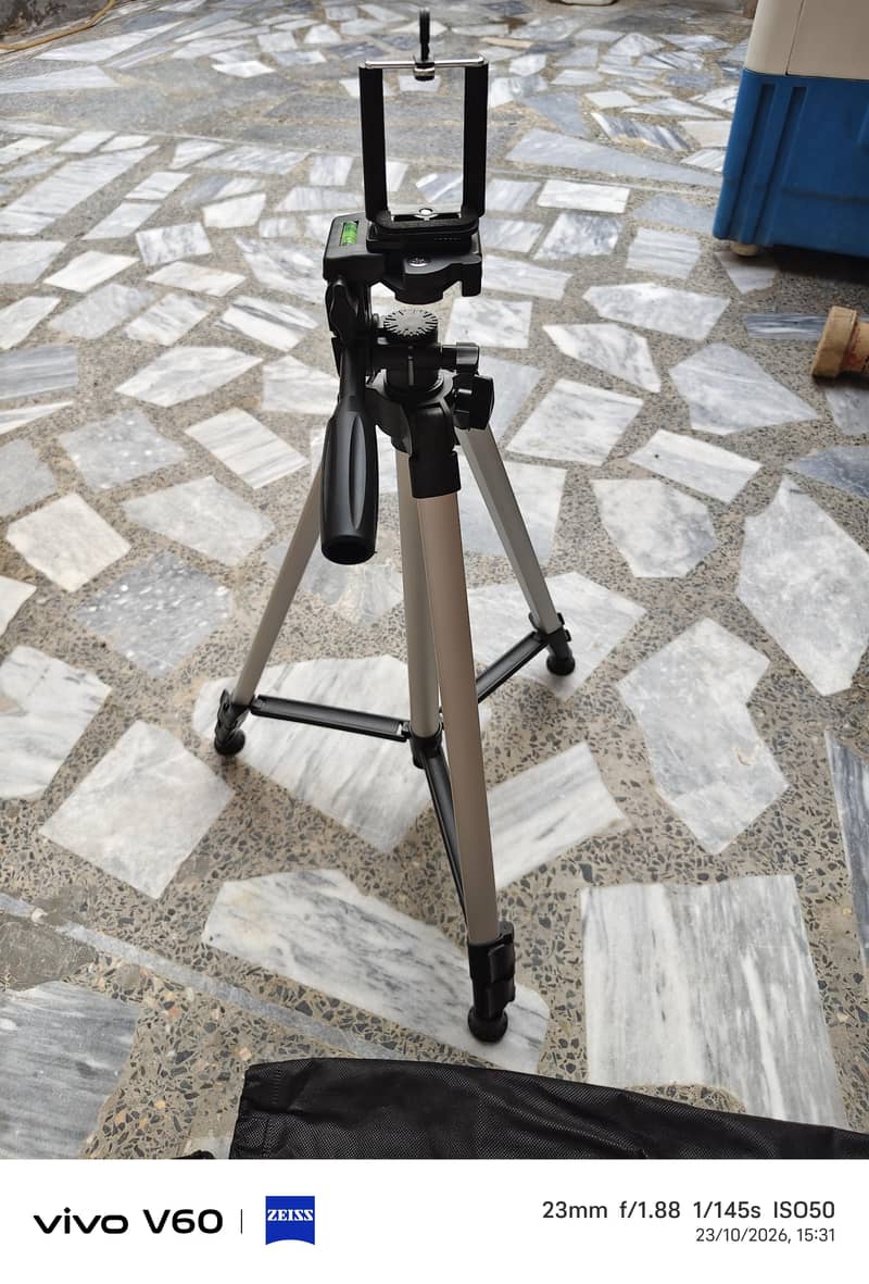 camera stand 1