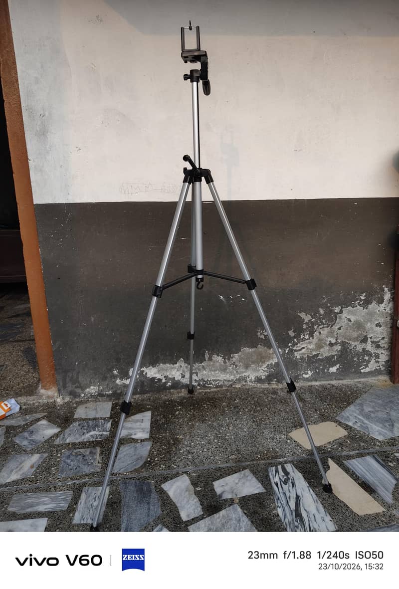 camera stand 2