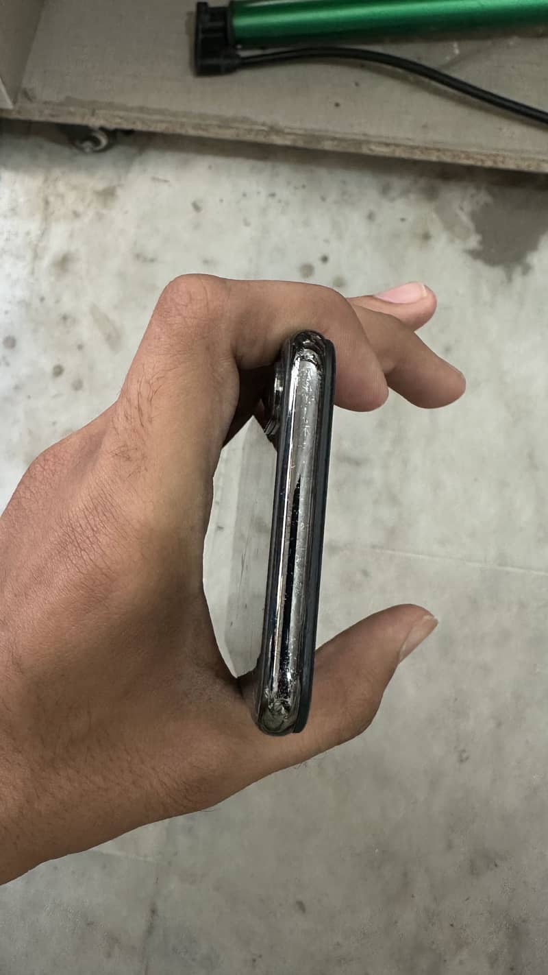 Apple iPhone X 3