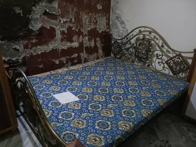 bed for sale hai bohot achi quality hai