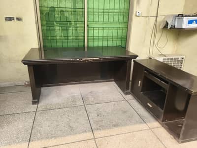 Used Executive Office Table with Side Cabinet  Price: Rs. 12,000
