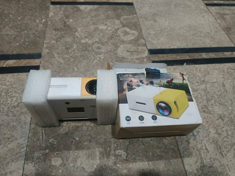 LED multimedia Mini projector 1