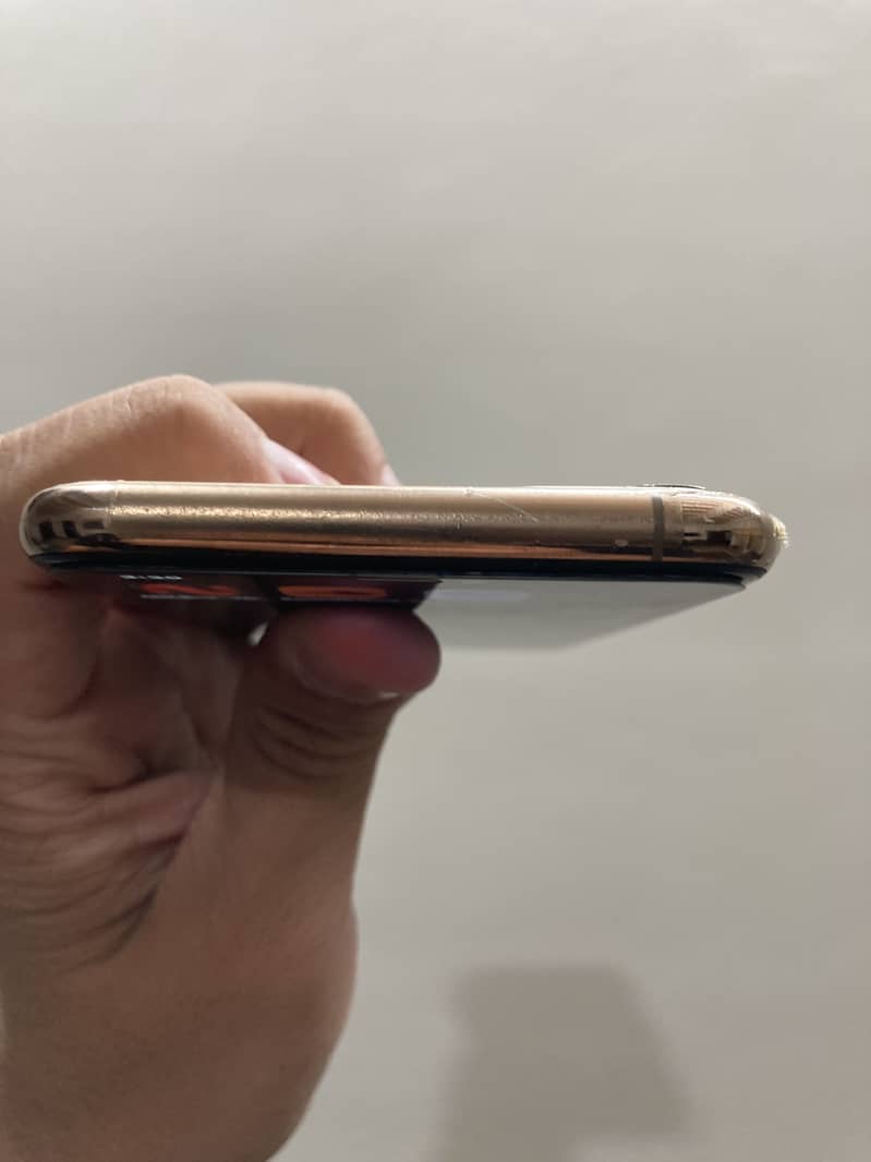 Apple iPhone 11 Pro Max 2