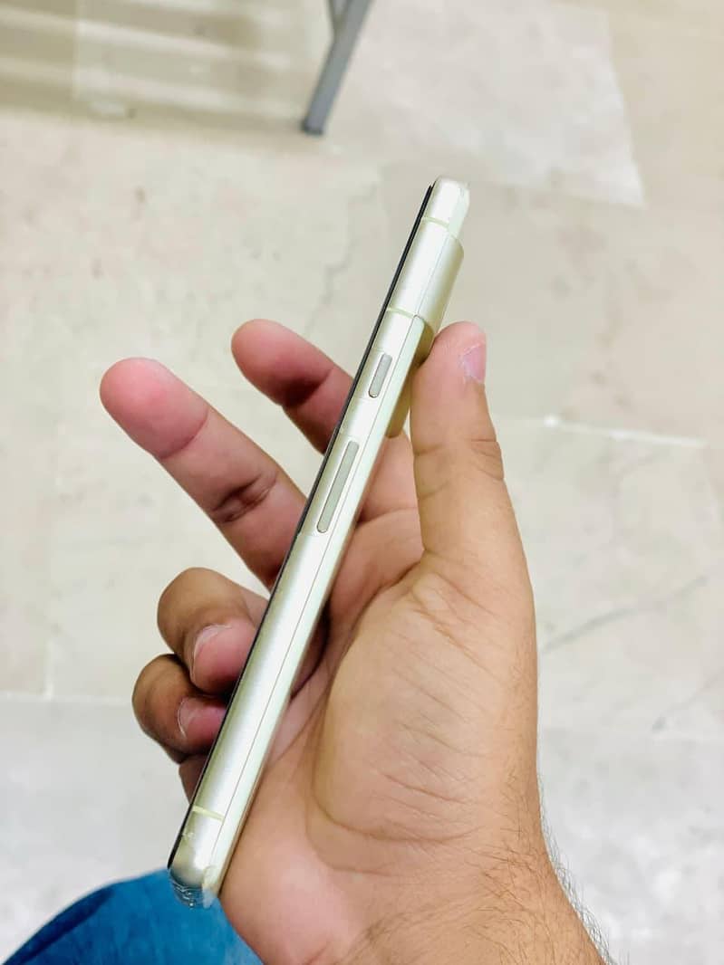 Google Pixel 7 4