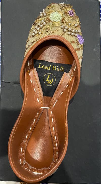 Lead Walk New Khussa