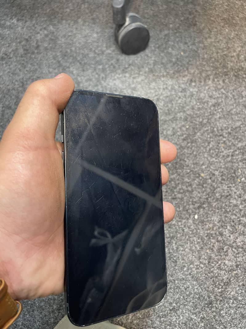 Apple iPhone 13 4