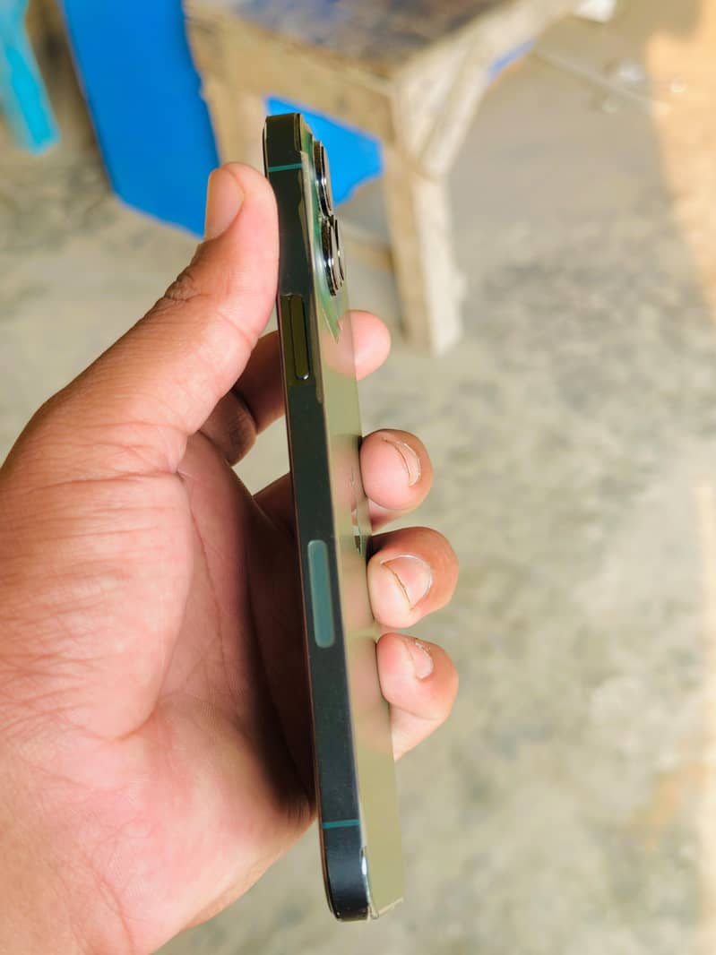 Apple iPhone 13 Pro Max 2