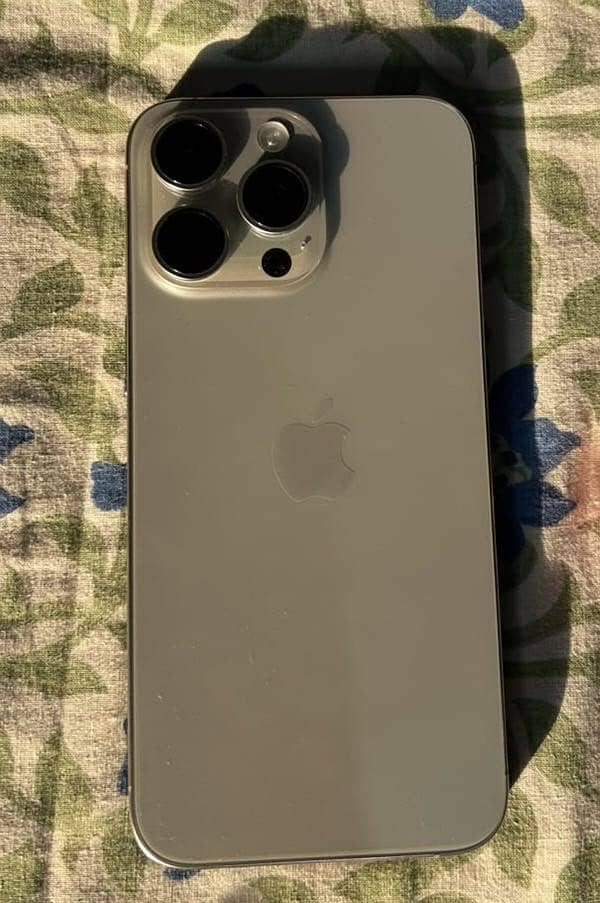 Apple iPhone 15 Pro Max 1