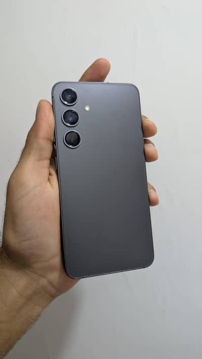 Samsung Mobile S24 water pack all ok