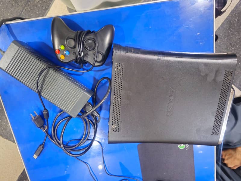 Xbox 360 Console with Controller and Power Adapter 3