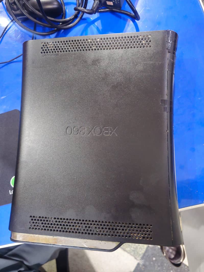 Xbox 360 Console with Controller and Power Adapter 4