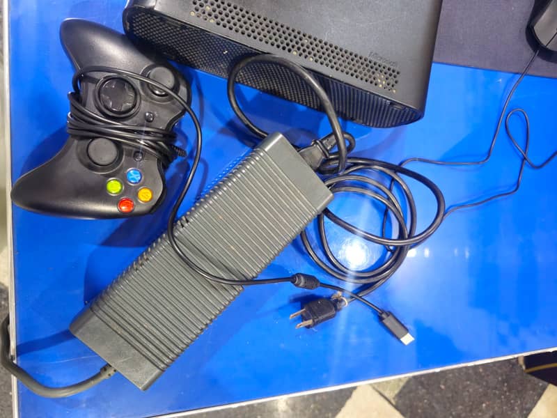 Xbox 360 Console with Controller and Power Adapter 6