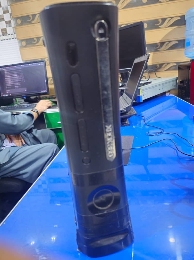 Xbox 360 Console with Controller and Power Adapter 7