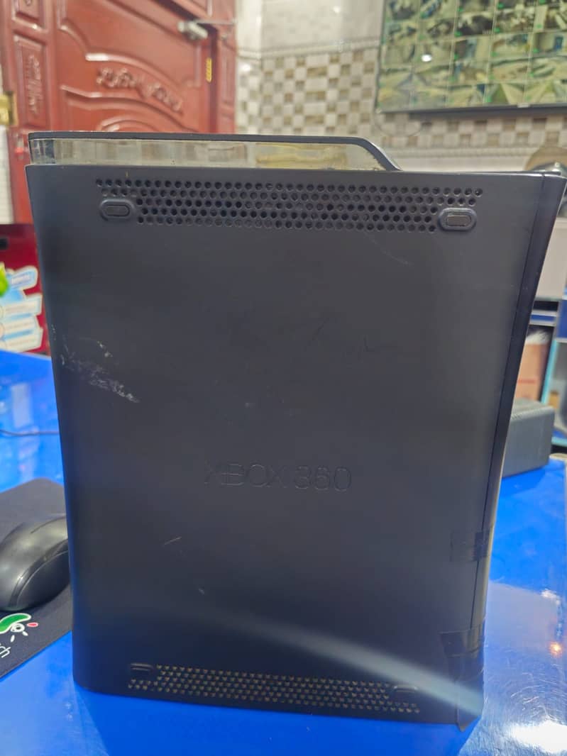 Xbox 360 Console with Controller and Power Adapter 8