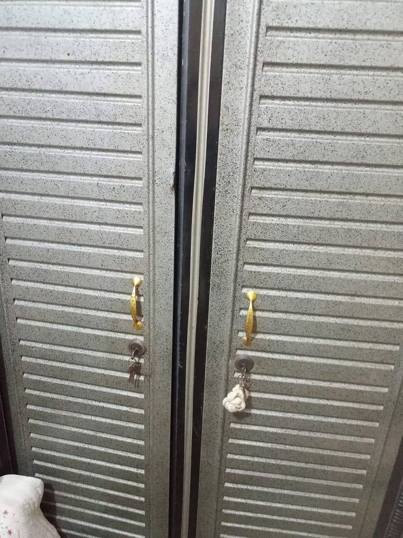 Double Door Almari 1