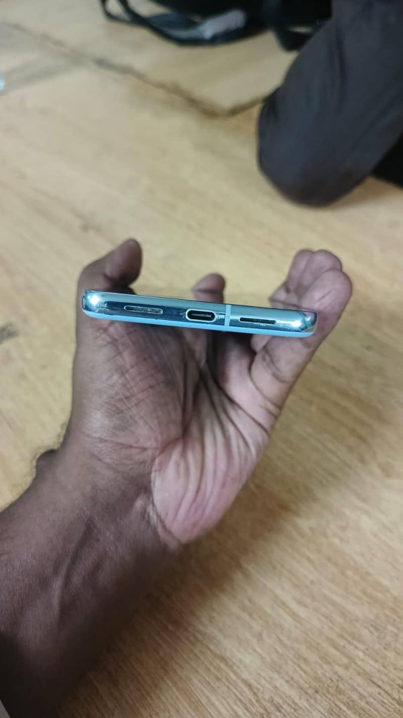 Google Pixel 8 Pro 4