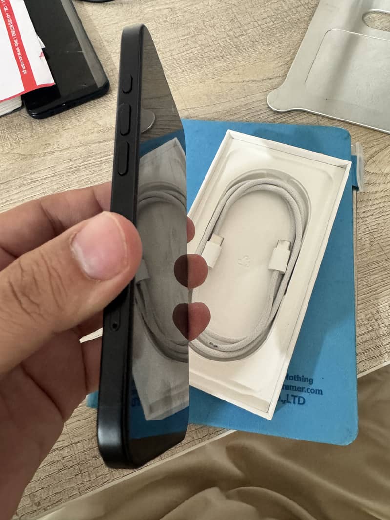 Apple iPhone 16 1