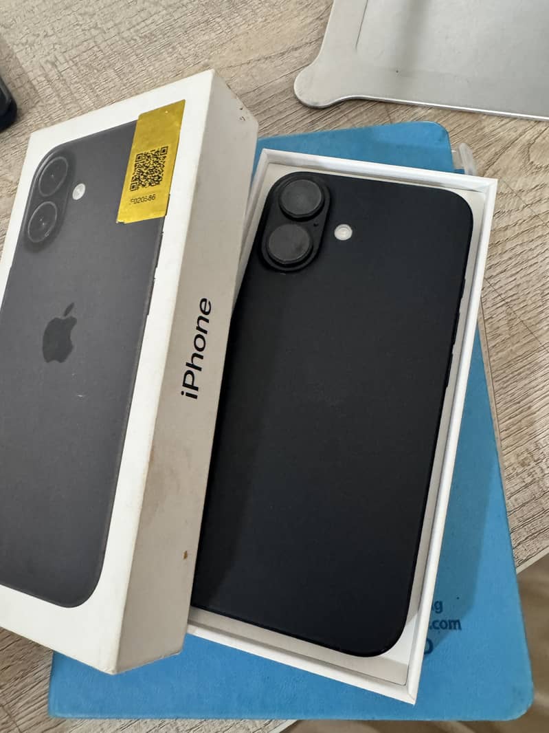 Apple iPhone 16 3