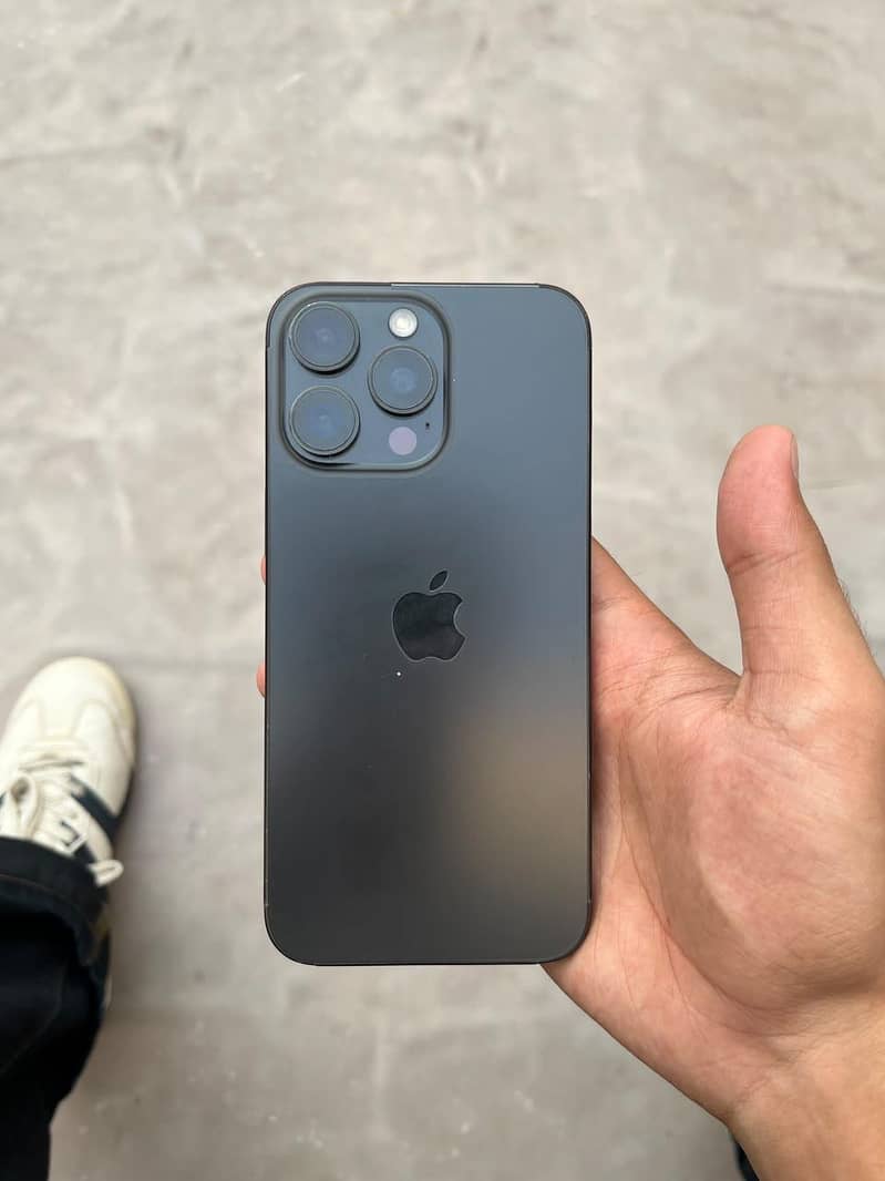 Apple iPhone 15 Pro Max 1