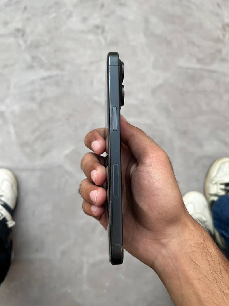 Apple iPhone 15 Pro Max 2