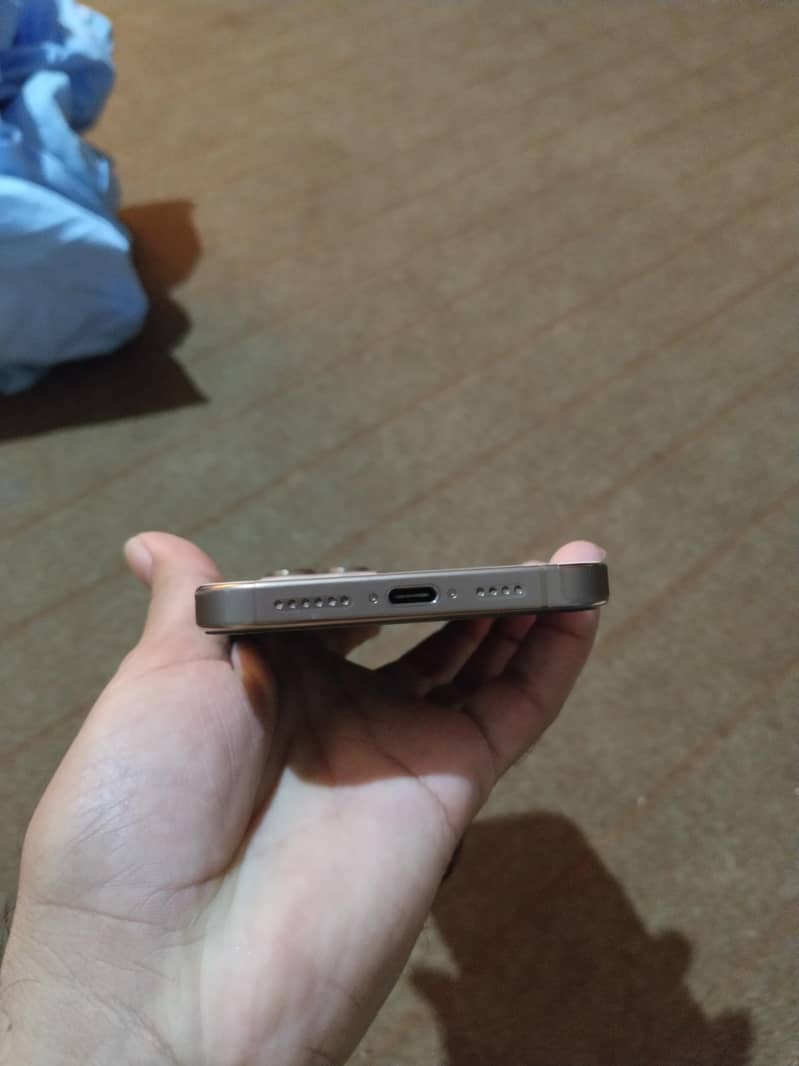 Apple iPhone 16 Pro Max JV 2