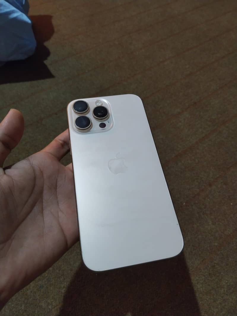 Apple iPhone 16 Pro Max JV 3