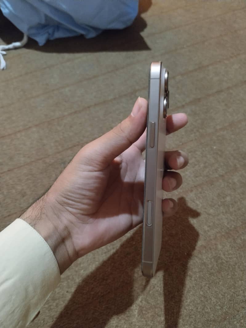 Apple iPhone 16 Pro Max JV 5