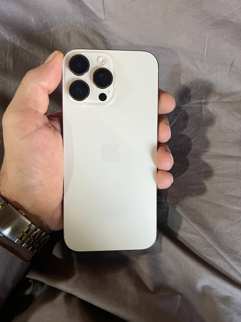 Apple iPhone 16 Pro Max 1
