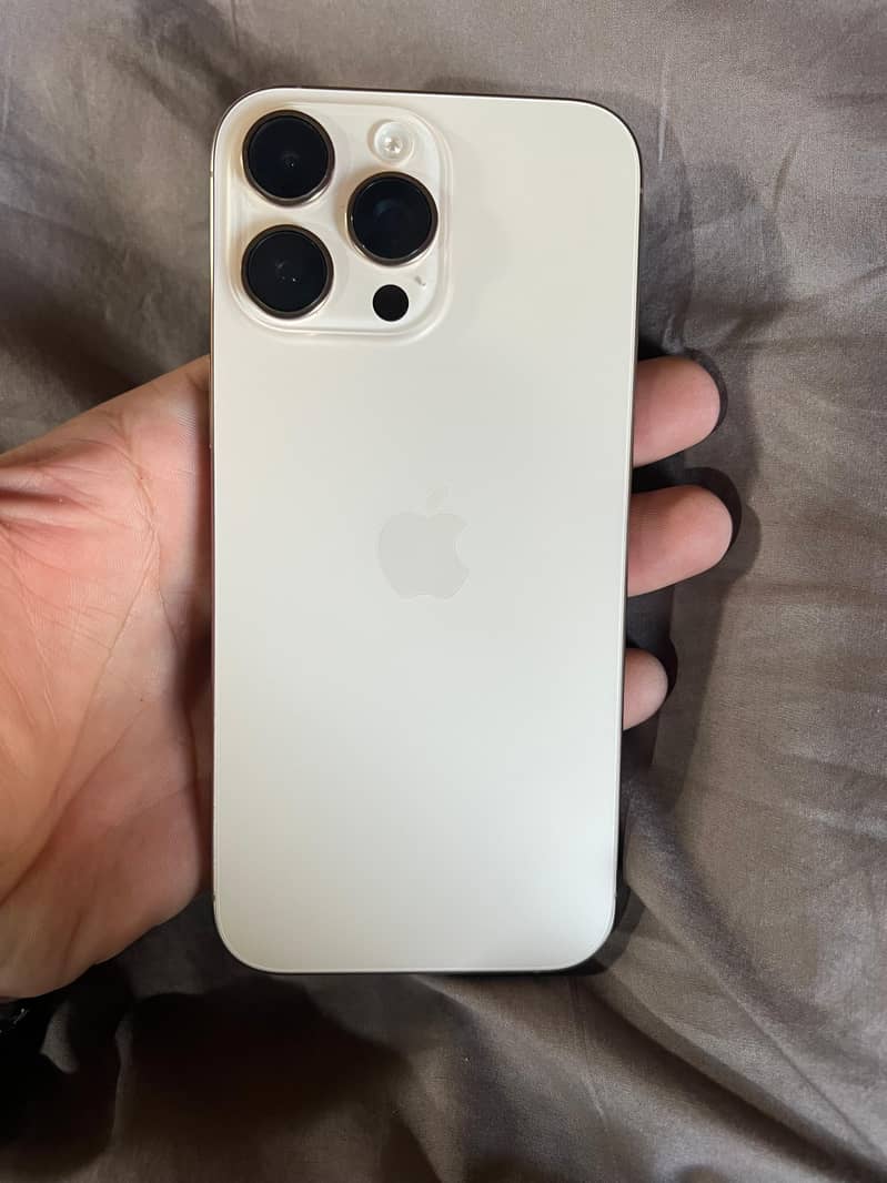 Apple iPhone 16 Pro Max 2