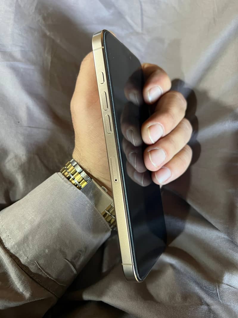 Apple iPhone 16 Pro Max 3
