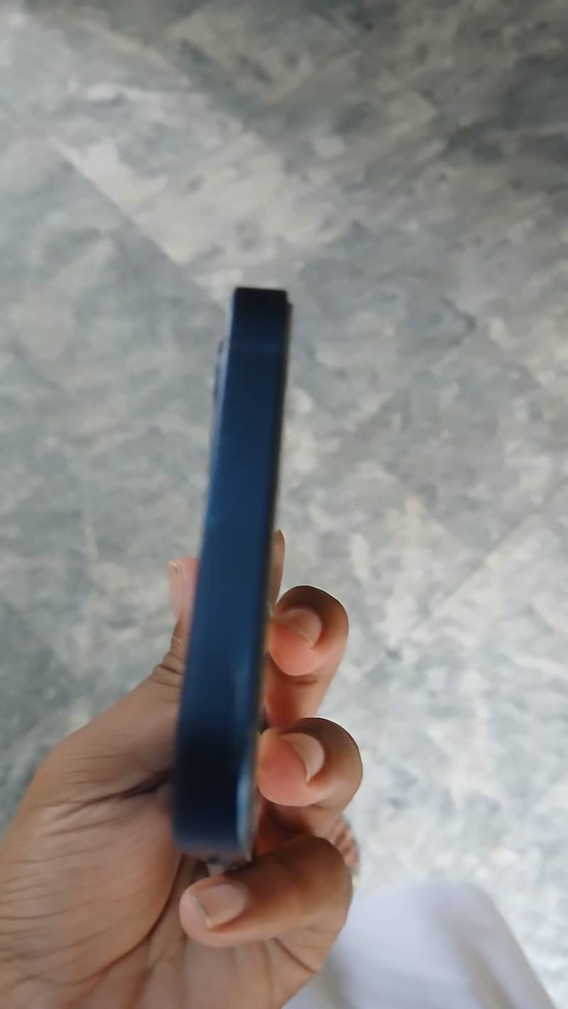 Apple iPhone 12 3