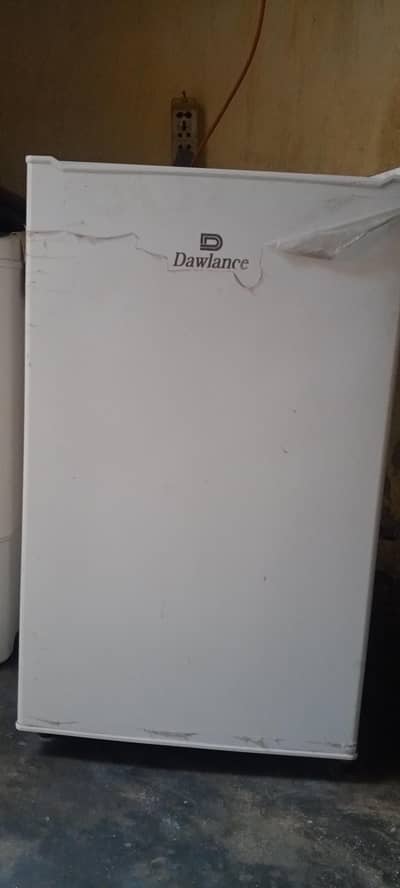 the fridge is in perfect working condition .
