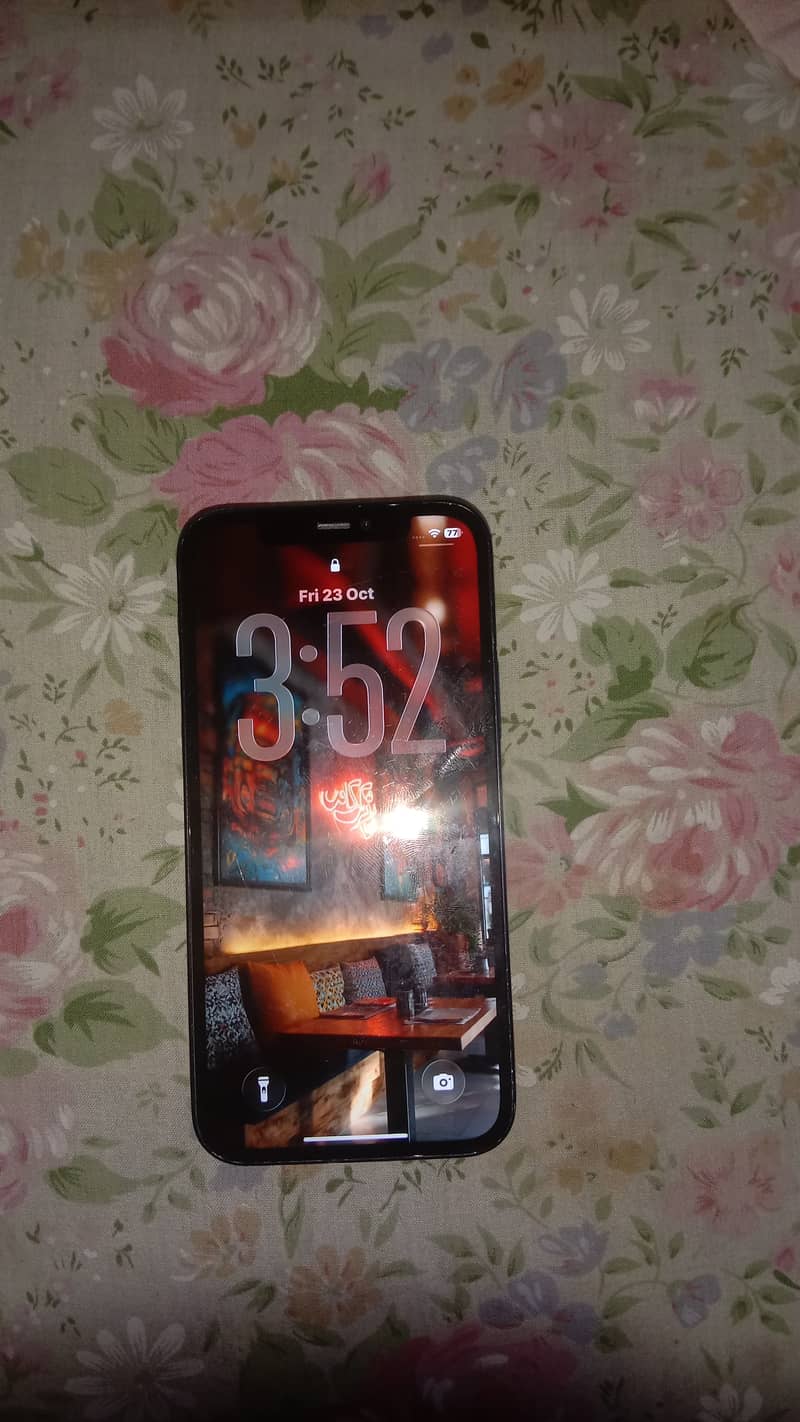 Apple iPhone 12 4