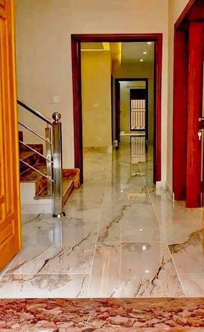 Luxury 5 Bed House For Sale in Askari 10