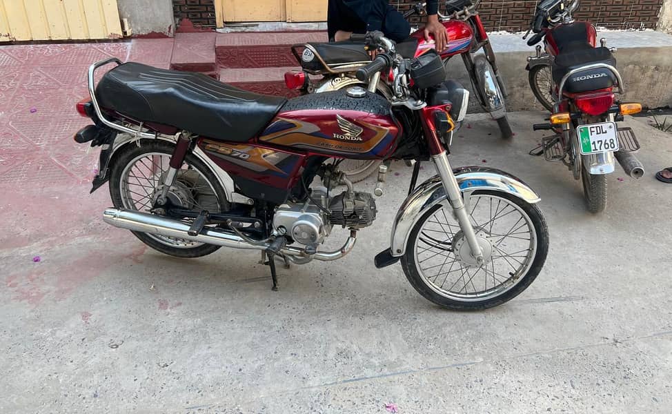 Honda CD70 2024/25 3