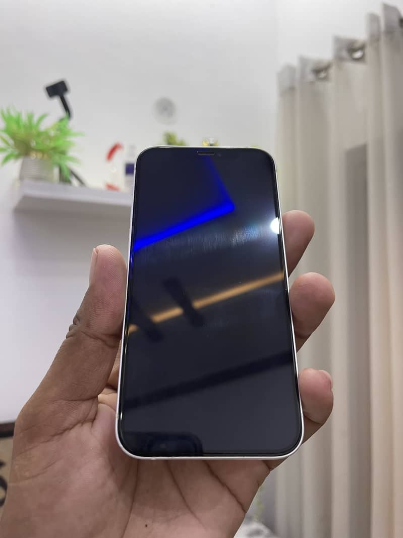 Apple iPhone 12 4