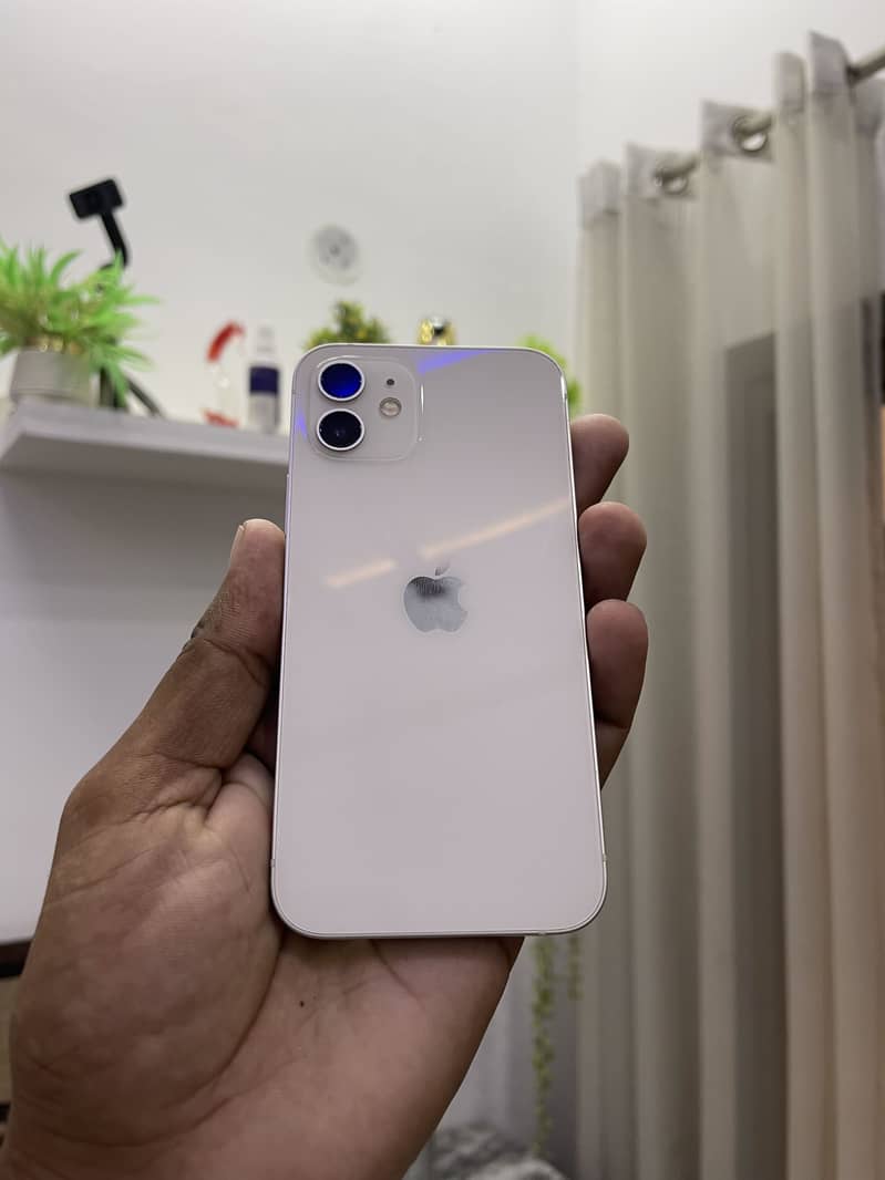 Apple iPhone 12 6