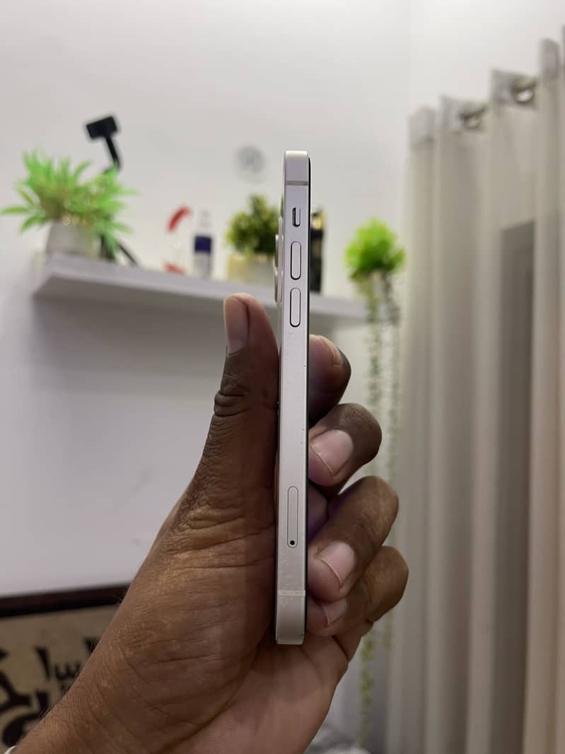 Apple iPhone 12 7